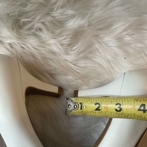 Life Stride Parigi white slip on classic round toe 2.5 “ heels - Picture 10 of 10